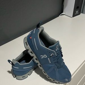 Size 9 just tried on super comfy but not my style. I got them for Xmas